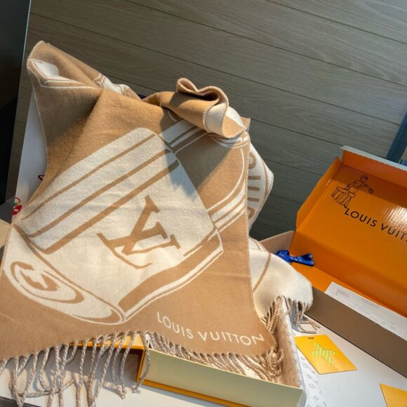 Louis Vuitton Scarf - Picture 1 of 4